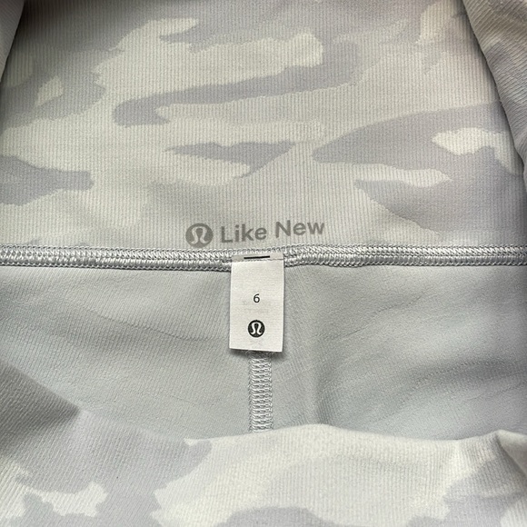 Lululemon Wunder Train Shorts 10” - Picture 4 of 4